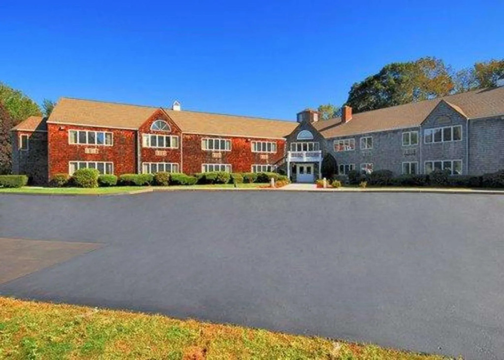 Gold Star Inn & Suites