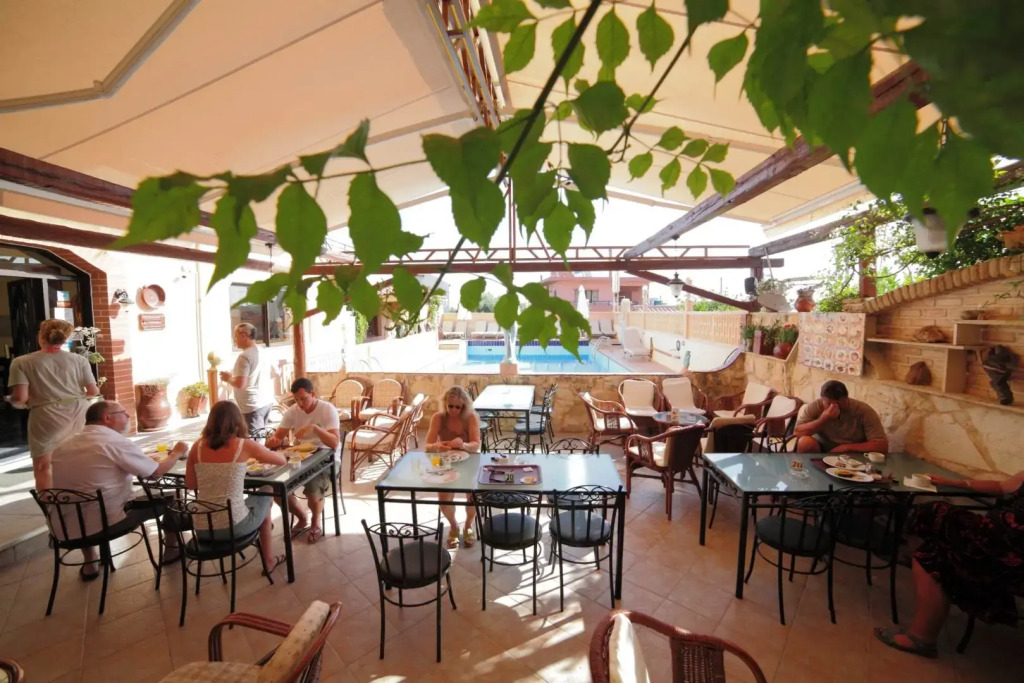 Evina Rooms & Suites