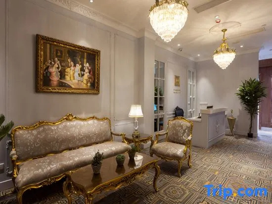 Haikou Monet Garden French Light Luxury Hostel (Qilou Old Street)