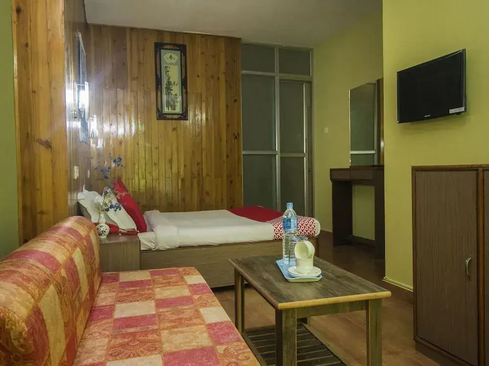 OYO 17067 Maitreya Guest House