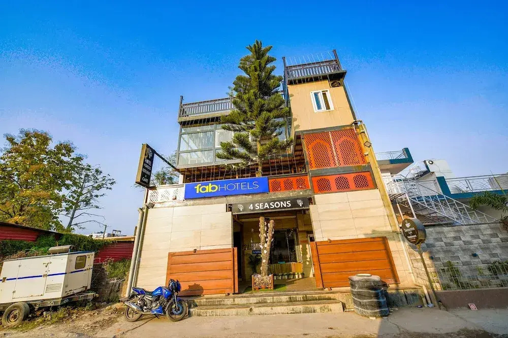 Fabhotel 4 Seasons
