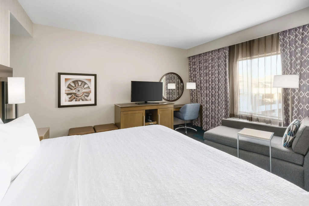 Hampton Inn & Suites LAX El Segundo