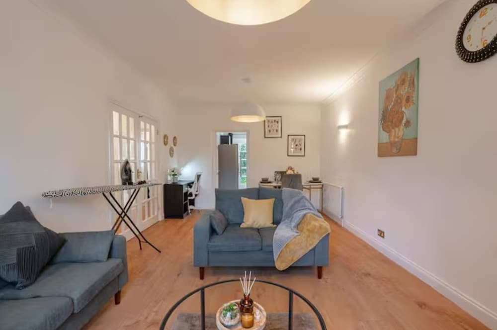 3BR Putney Home London Sleeps 8 Winter Deal