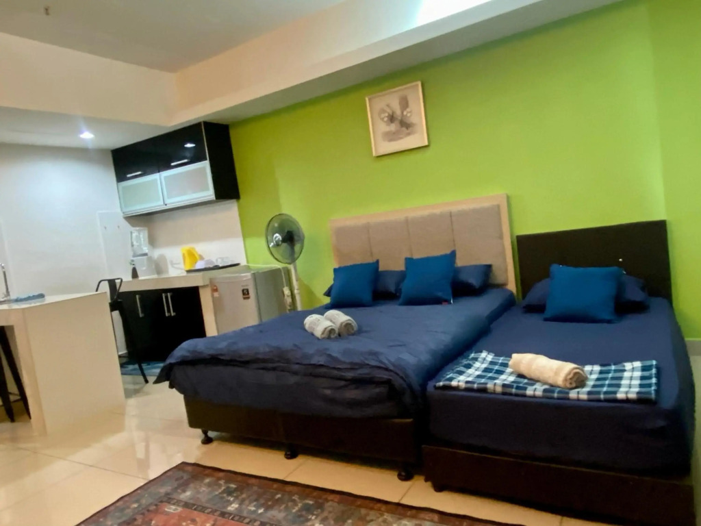Private Studio Viana Court Service Apartment 2 with private parking
