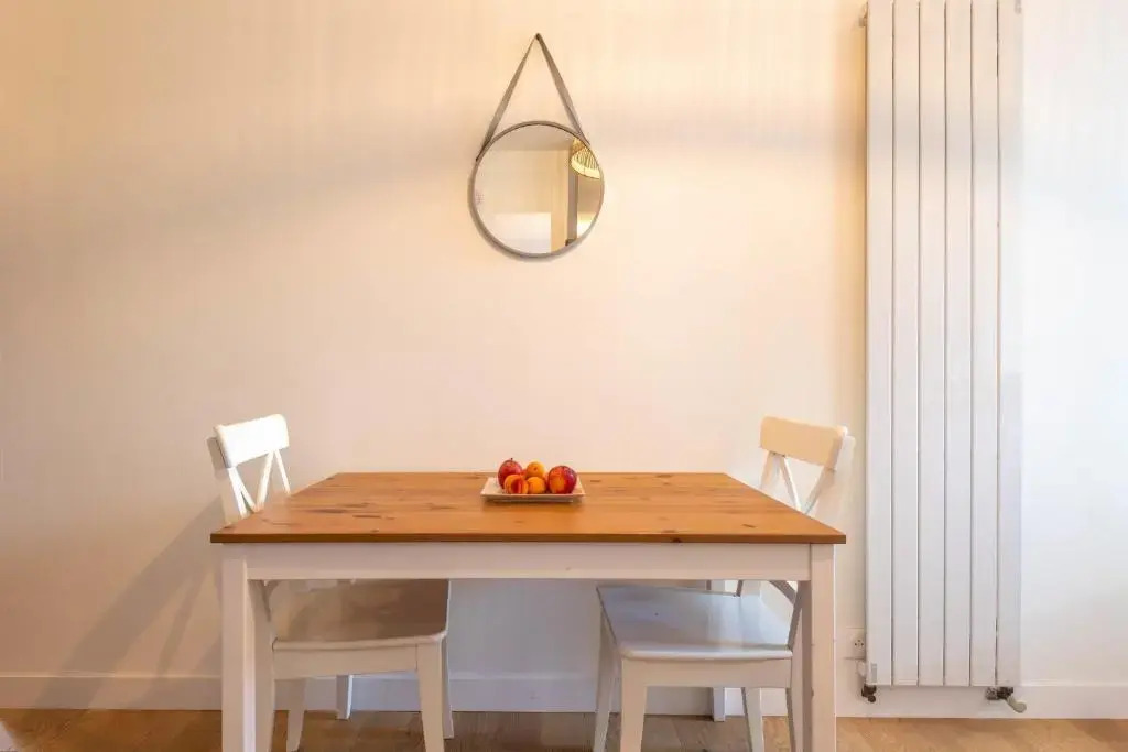 Spacious T3 apartment with a balcony near the old town