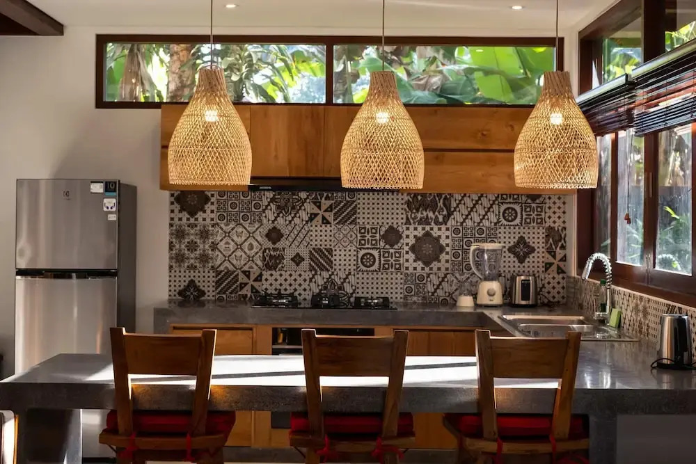 Jungle Wooden Villa, 3 BR, Ubud With Staff