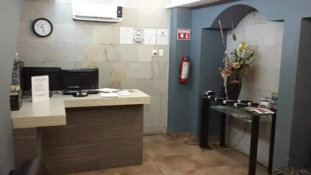 Hotel Montroi City
