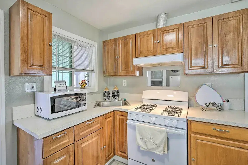 Long Beach Apt ~ 9 Mi to Shoreline Village & Beach