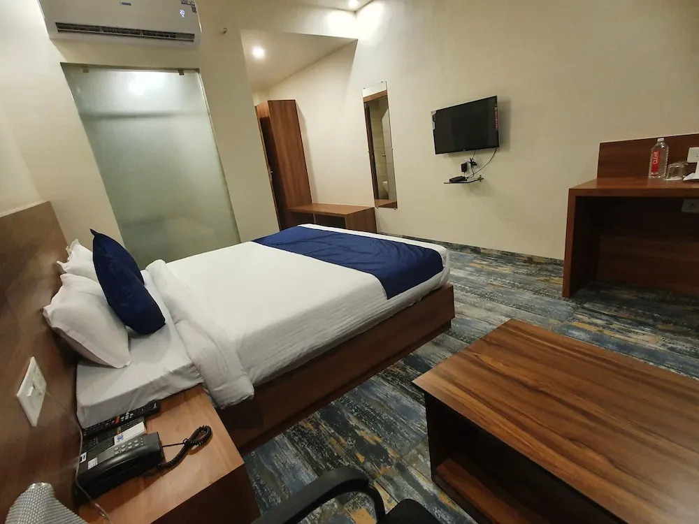 HOTEL MAKHAN VIHAR