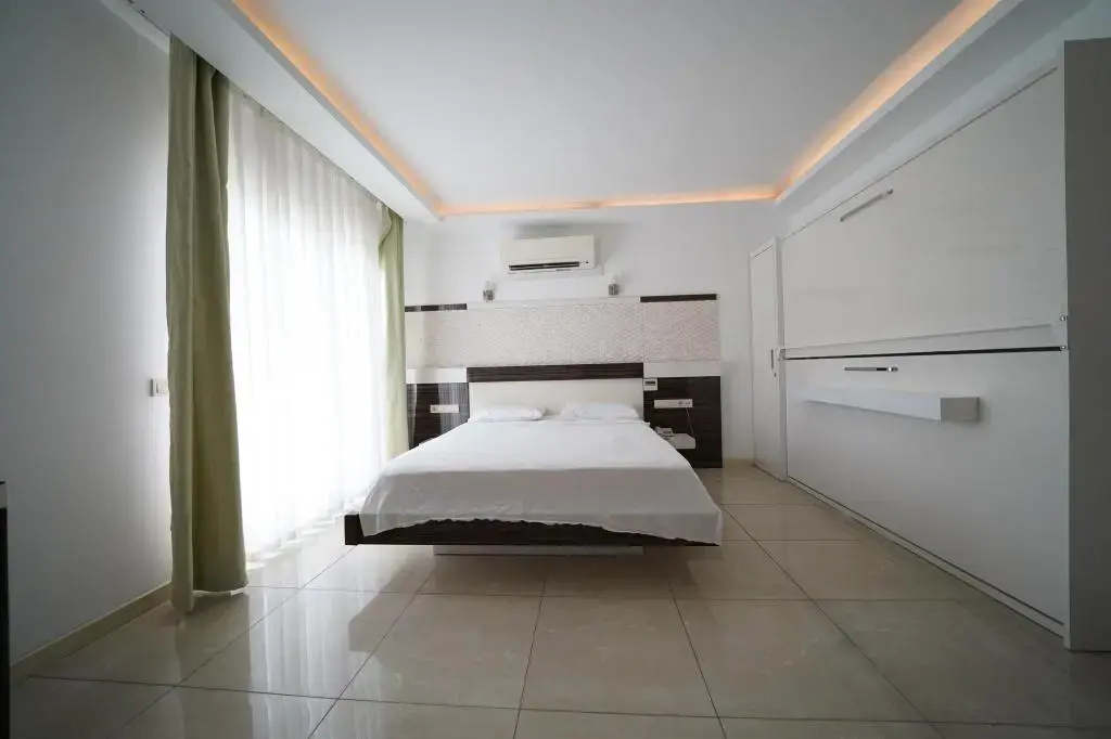 Maki Hotel
