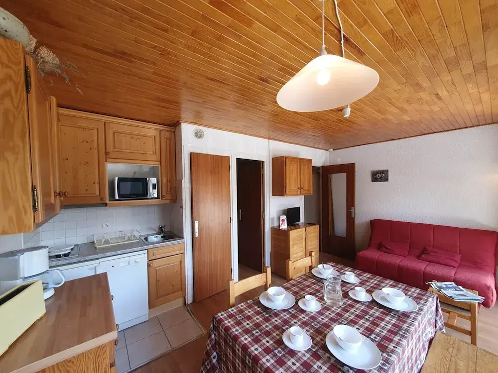 Alpine Apartment for 8 Guests