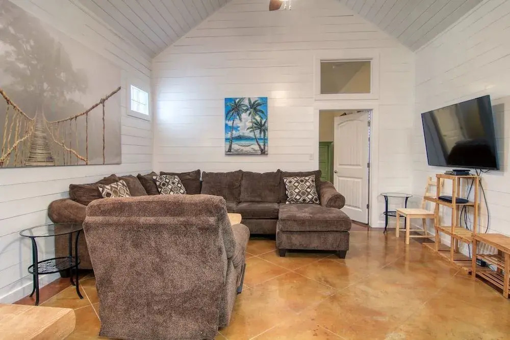 Tropical Paradise Pb209 3 Bedrooms 3 Bathrooms Condo
