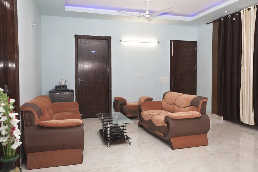 OYO Rooms Huda City Center Market District