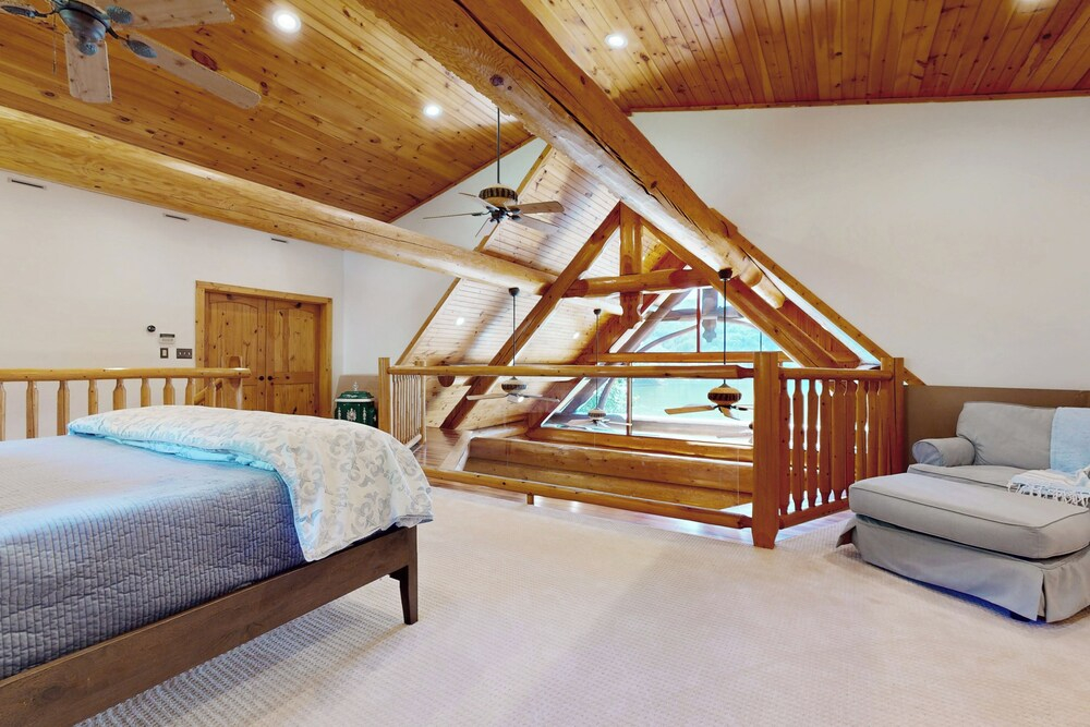 Hot Tub + Dock! Waterfront Norris Lake Log Home