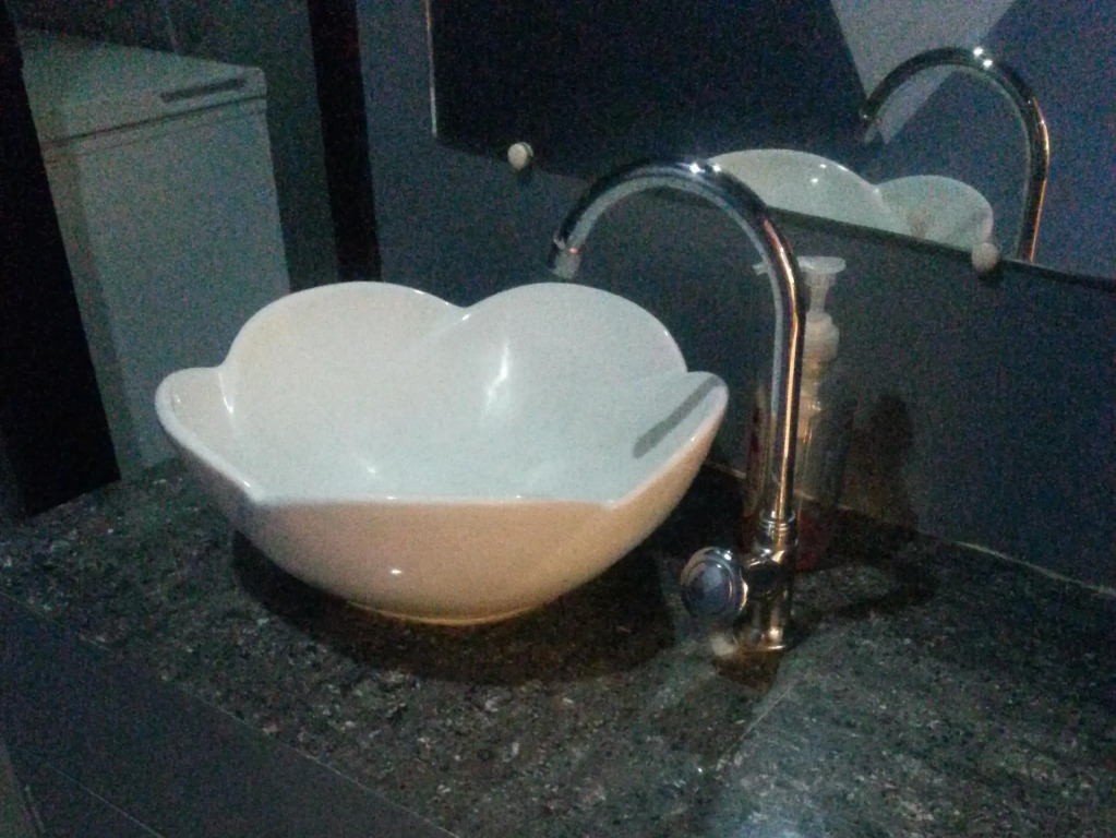 Dolyn Suites
