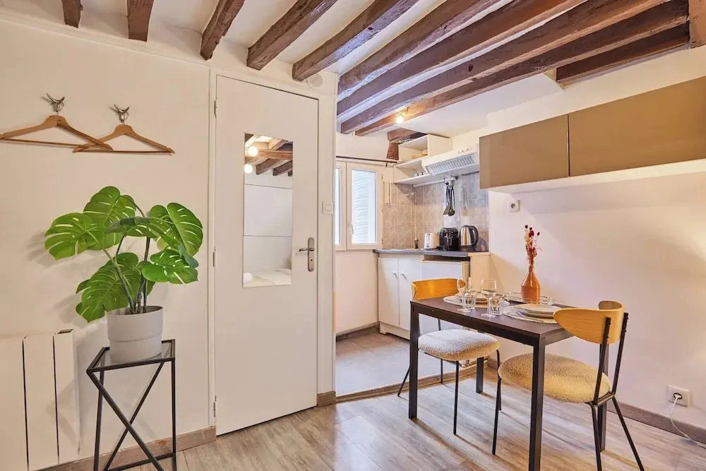Elegant Studio Center of Paris