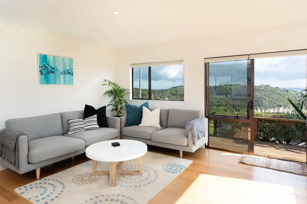 Newly renovated Oneroa beach view house