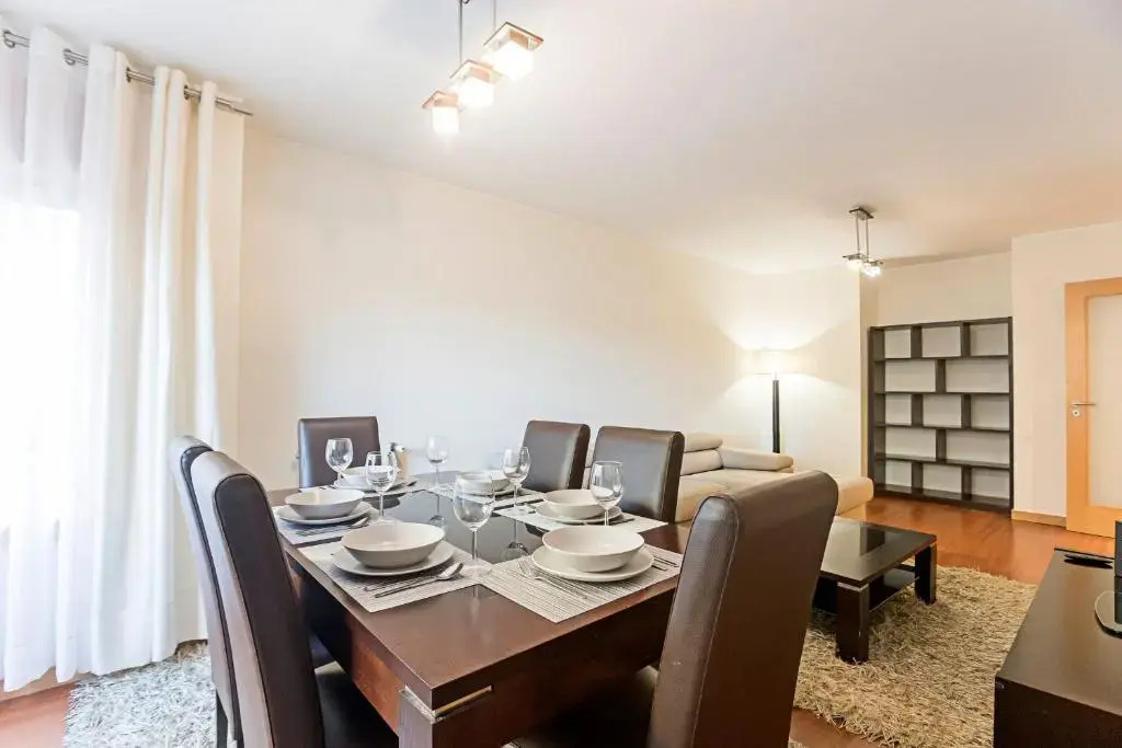 2BR Flat by Metro w/ Free Parking by LovelyStay