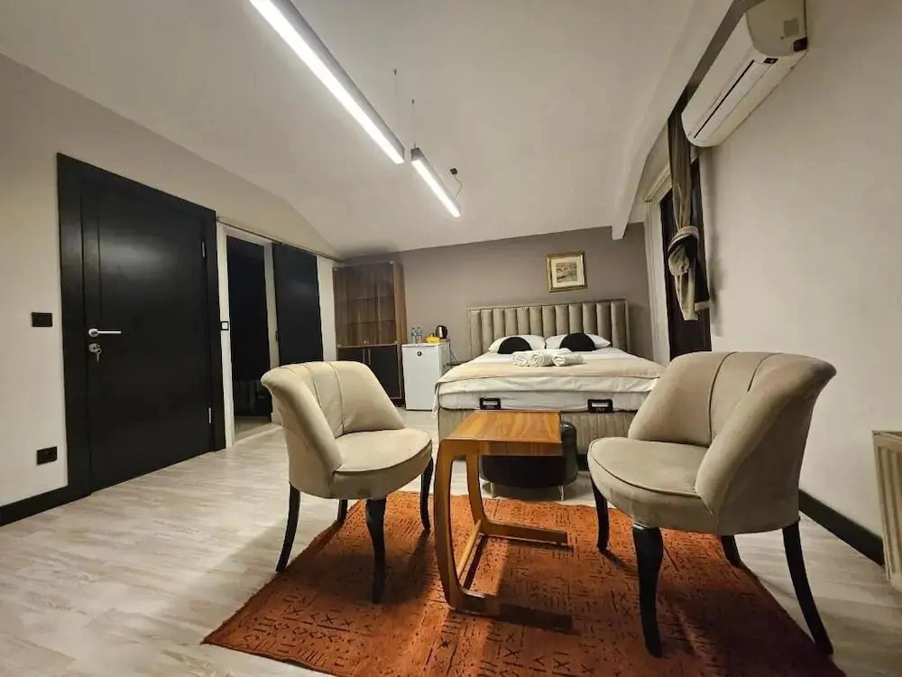 Ji̇rhouse Sariköşk Sui̇t