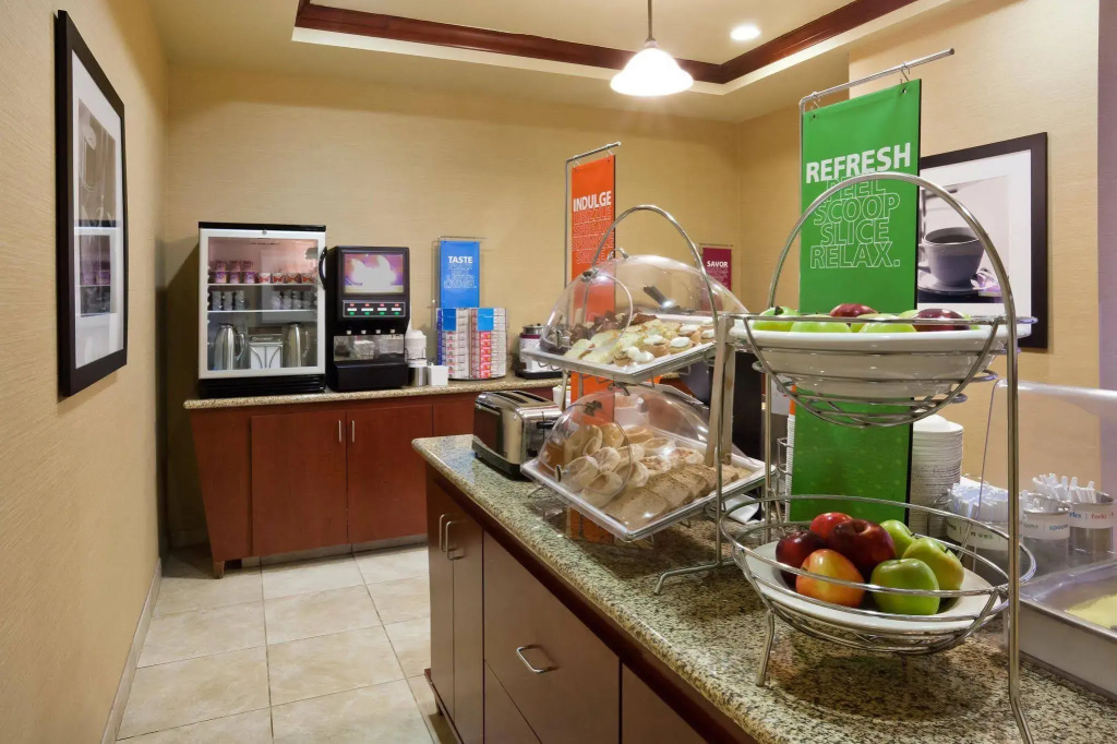 Hampton Inn Fairmont