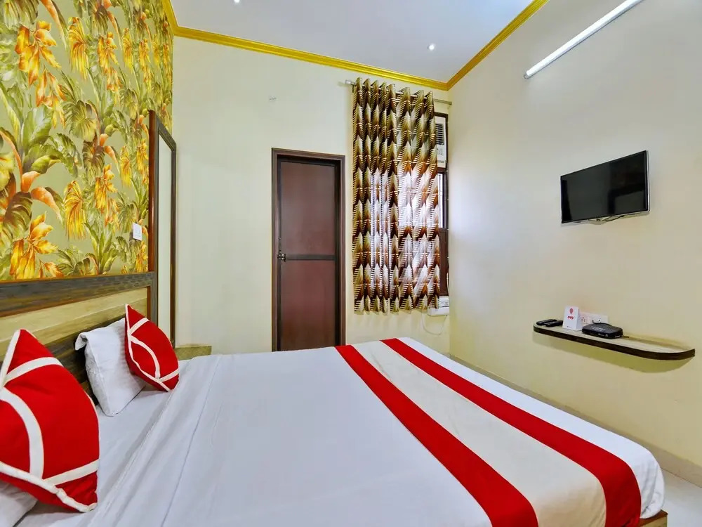 OYO 6670 Hotel Himalaya Tower