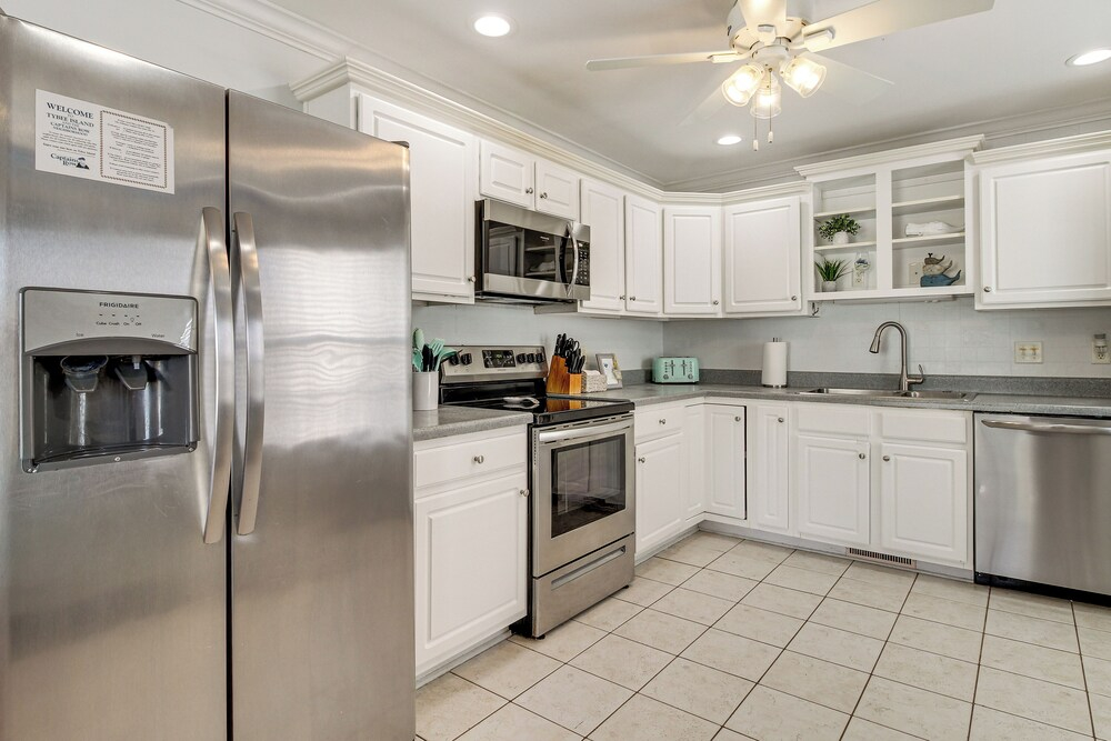 Elegant Tybee Island Townhome, Steps to Beach