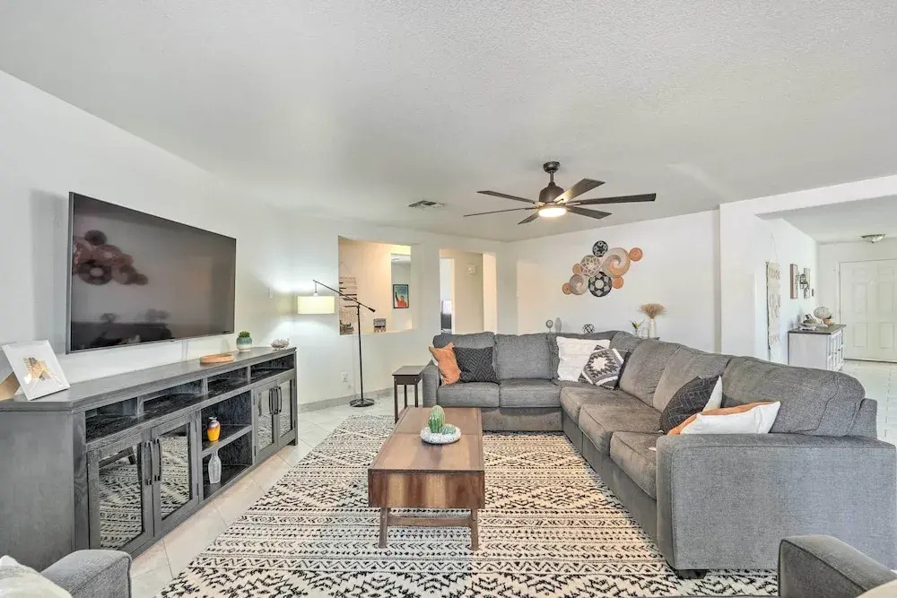 2 Mi to State Farm Stadium! Family-friendly Home