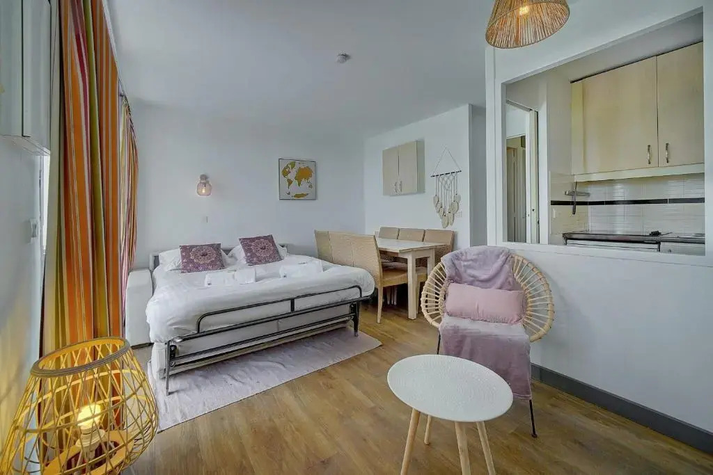 IMMOGROOM - 3 Rooms renovated - Pool - Terrace - Garden - Parking