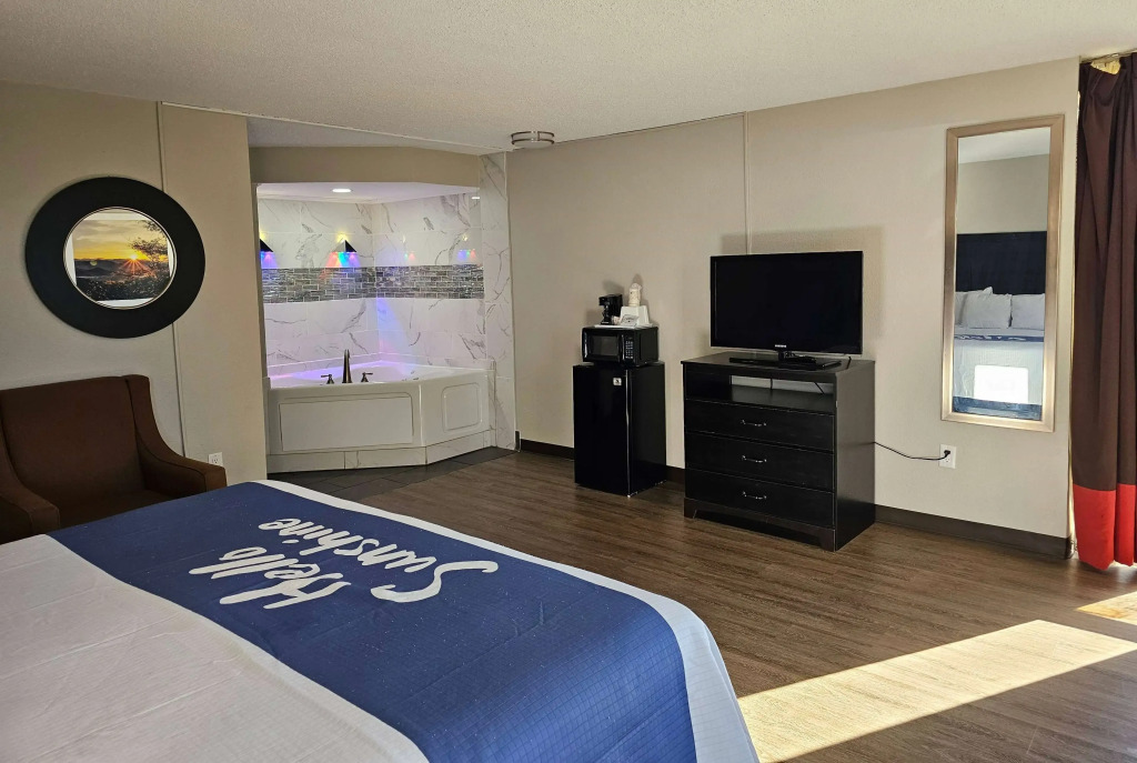 Days Inn by Wyndham Easley West Of Greenville/Clemson Area