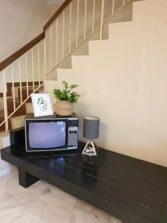 Airport Garden Stay #corner hoise 5 rooms #free wifi #parking #tv chanel