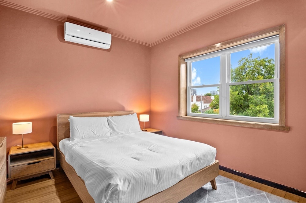 Stylish 1 Bed Apartment in East Melbourne