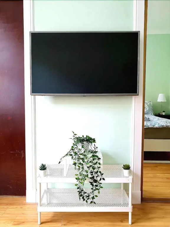 Bright Cosy Flat Close by Tourist Spots