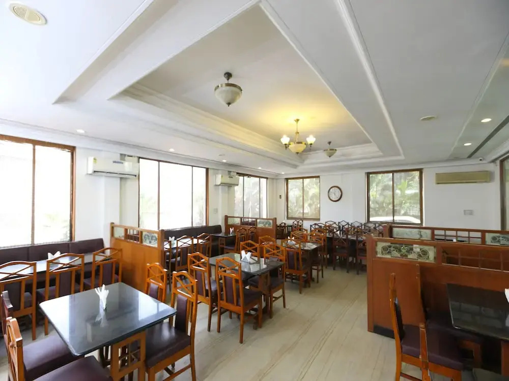 OYO 1081 Hotel Sindhu International
