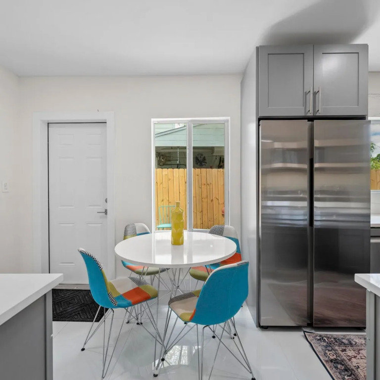 Uhost AI 1B Retreat Fully Equipped w Patio