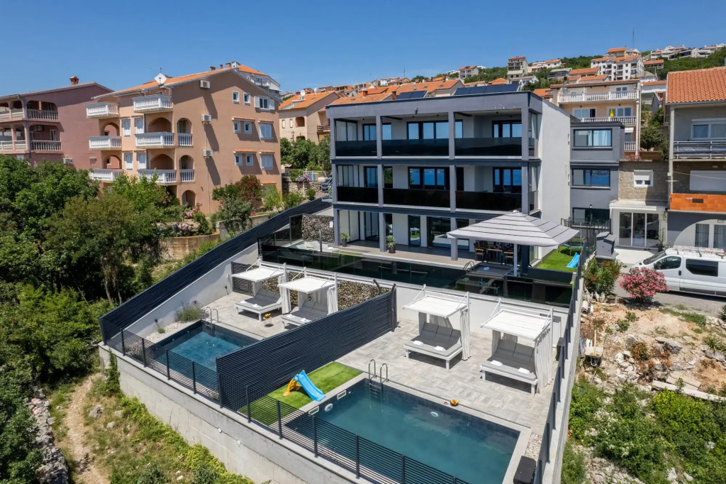 Twins III in Crikvenica