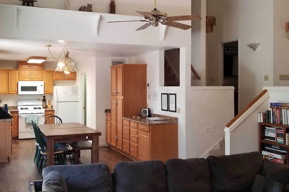 4 Mi to Heavenly: Home w/ Deck in South Lake Tahoe