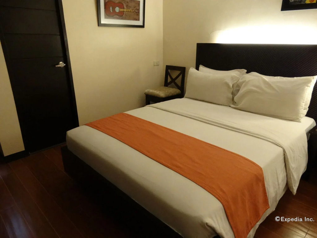 RedDoorz Plus at Hotel Esse