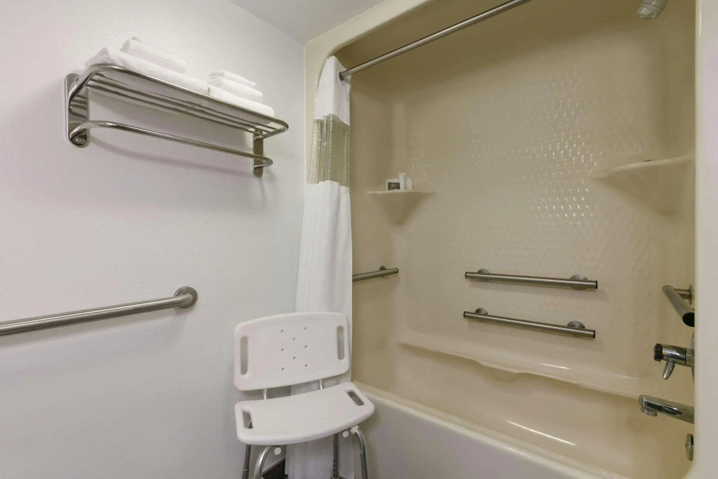 Country Inn & Suites by Radisson, Roanoke Rapids, NC
