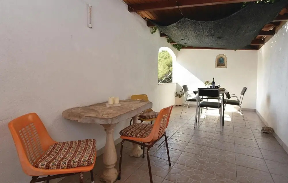 Nice Apartment in Bogomolje With 2 Bedrooms