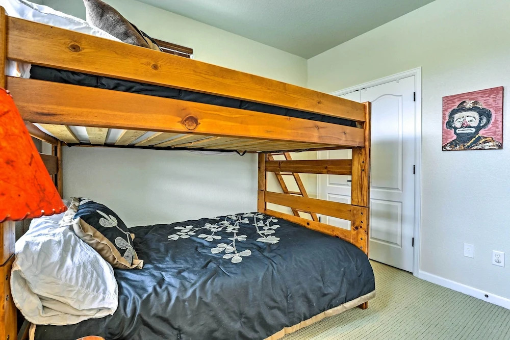 18 Mi to Winter Park: Granby Condo w/ Covered Deck