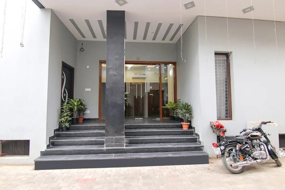 Fabhotel Moon Trip