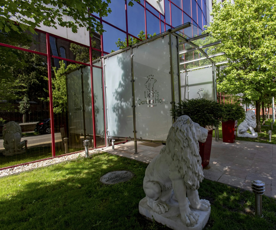 Lions Garden Hotel