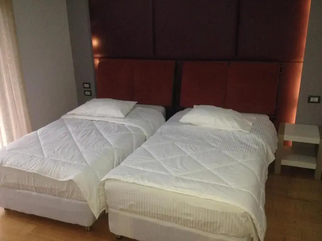 Hotel 1 Maji