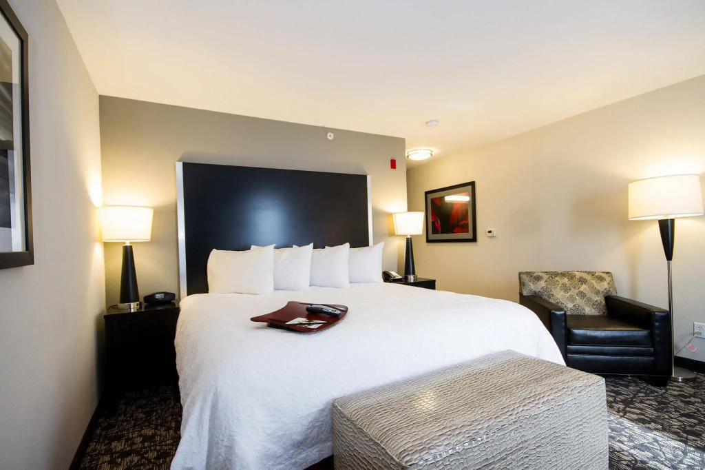 Hampton Inn & Suites DuPont
