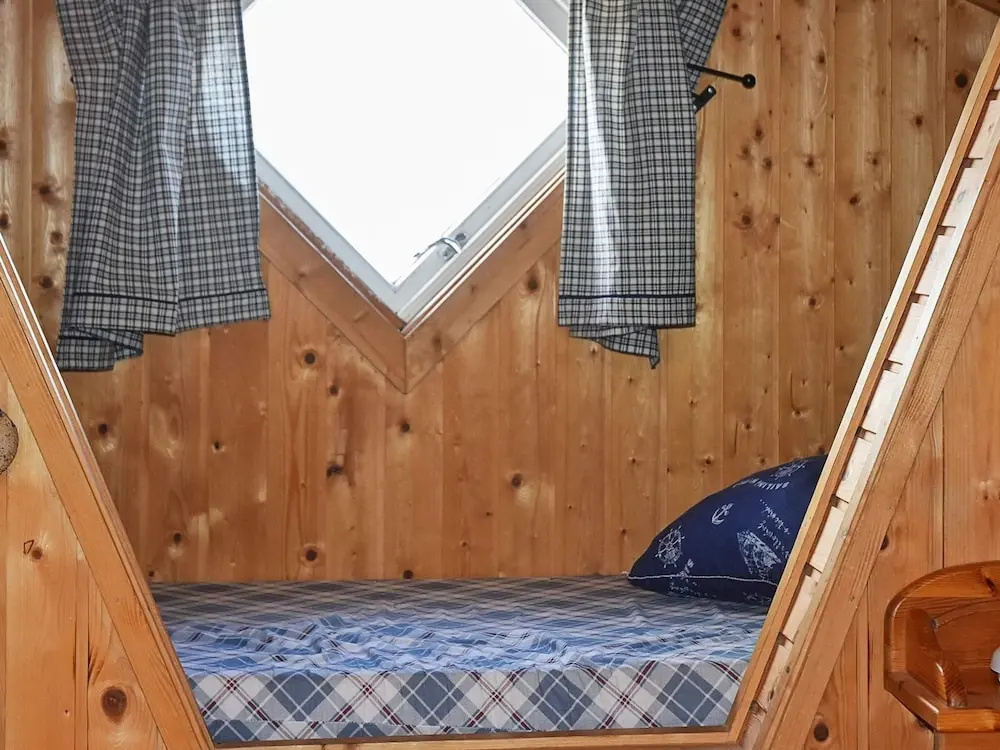 6 person holiday home in Oksvoll