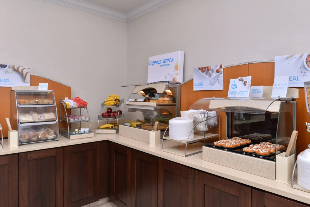Holiday Inn Express Hotel & Suites St. Louis West-OFallon by IHG