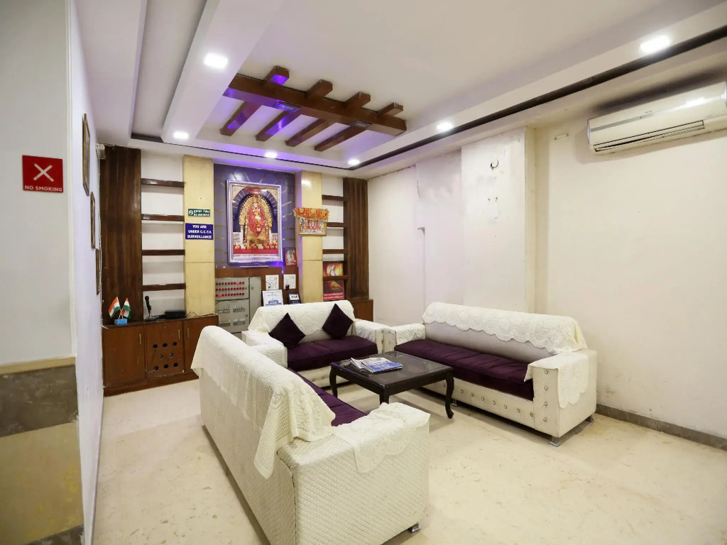 OYO 3919 Hotel Sai Dham