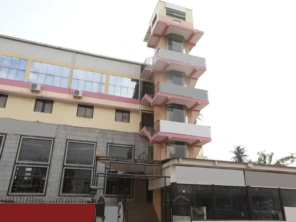 Varadashree Comforts By OYO Rooms