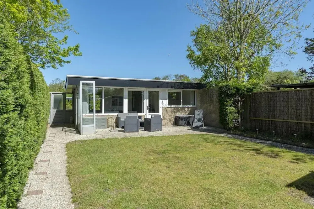 Welcoming Bungalow With Garden