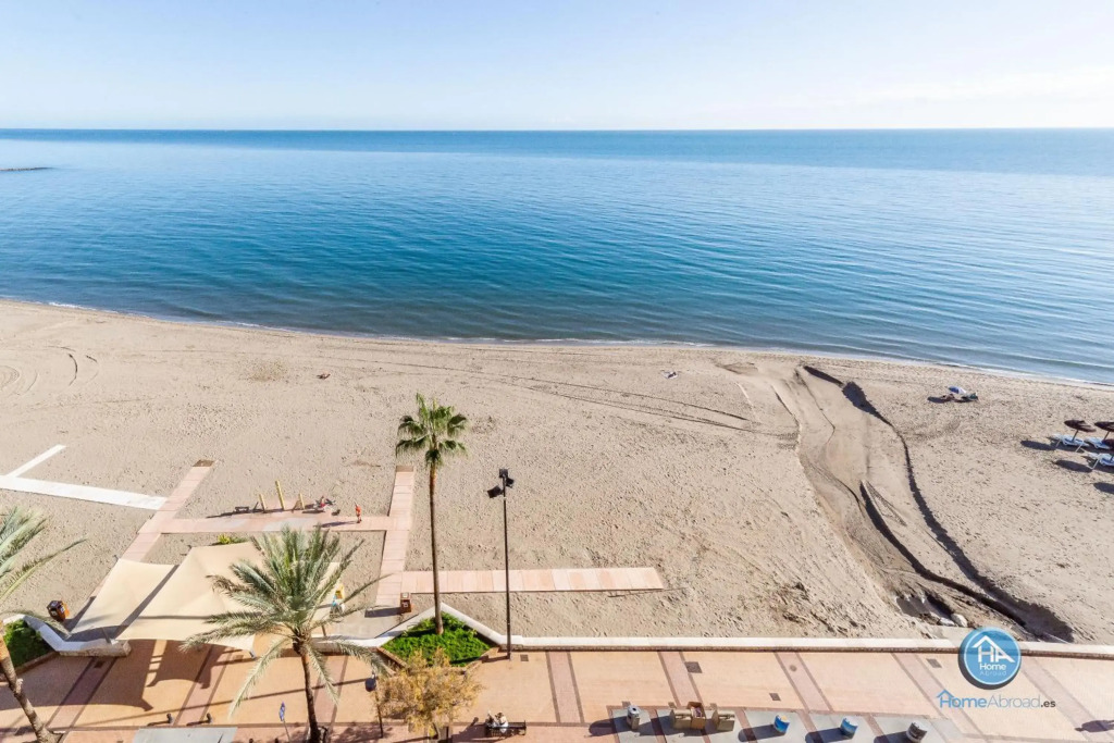 HomeAbroad Apartments - Ático Deluxe Fuengirola with FREE Parking